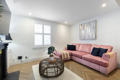 Cheltenham Style Apartment in Cheltenham