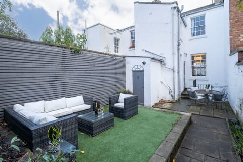 Charming Regency Apartment in Cheltenham