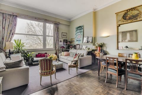 Cozy Haven Apartment in Paris