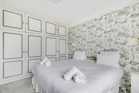 Cozy Haven Apartment in Paris