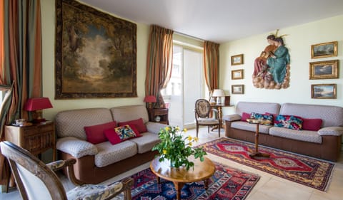 Genevieve Apartment in Paris