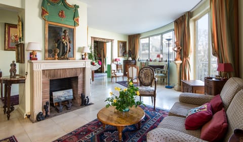 Genevieve Apartment in Paris