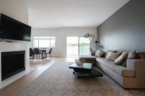 Twin Propeller Apartment in Westwood