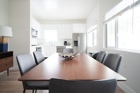 Twin Propeller Apartment in Westwood