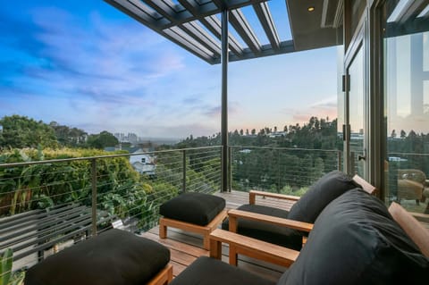 Architectural Gem Apartment in Beverly Hills