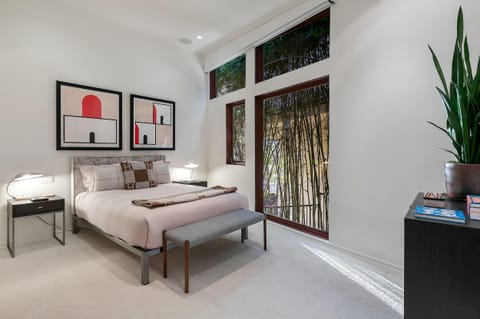 Architectural Gem Apartment in Beverly Hills