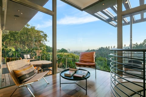 Architectural Gem Apartment in Beverly Hills