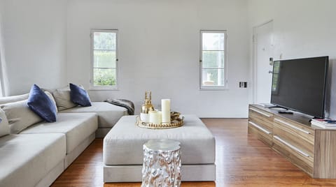 Castillo de Arena Apartment in West Hollywood