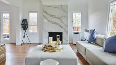 Castillo de Arena Apartment in West Hollywood