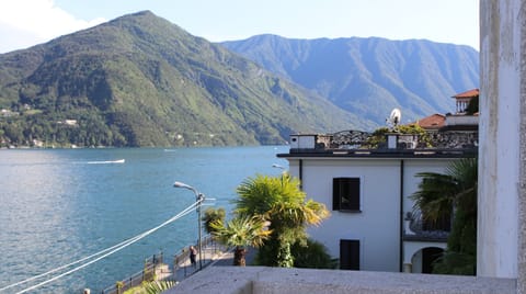 Lake Jetty Apartment in Cadenabbia