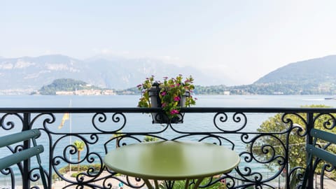 Lake Jetty Apartment in Cadenabbia