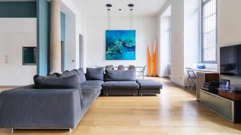 Wave's Crest Apartment in Milan