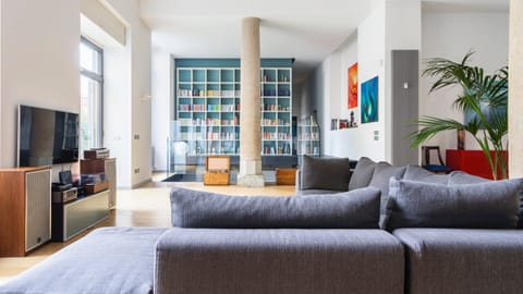 Wave's Crest Apartment in Milan