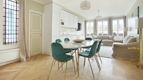 L'Isly IV Apartment in Paris