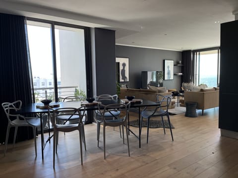 Wildflower Sunrise Apartment in Sea Point