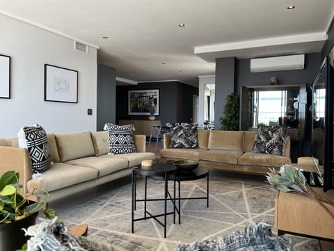 Wildflower Sunrise Apartment in Sea Point