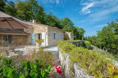 The Scent of Flowers Apartment in Lacoste