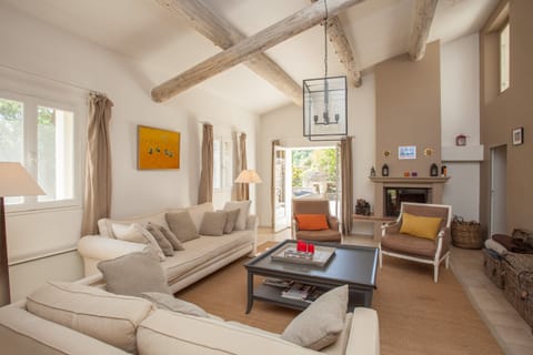 The Scent of Flowers Apartment in Lacoste