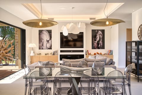 The Enchanted Book Apartment in Saint-Tropez