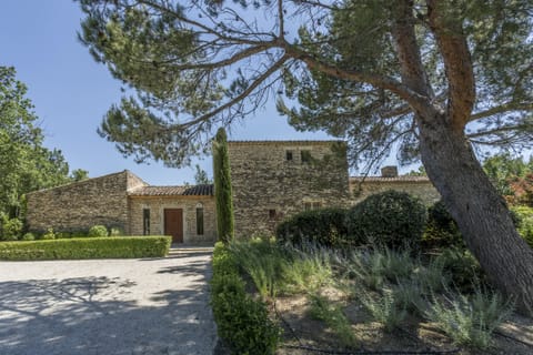 Chic Courtyard Apartment in Gordes