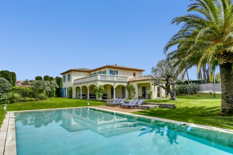 Bask in the Breeze Apartment in Saint-Tropez