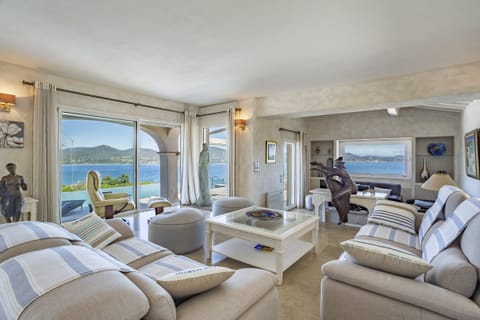 Cerise Line Apartment in Gassin