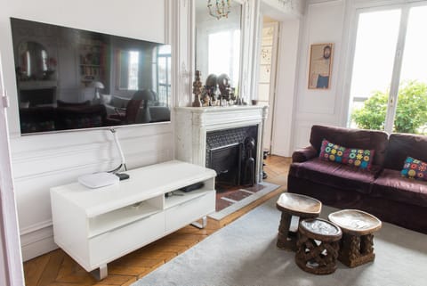 Monkey & Palme Apartment in Paris