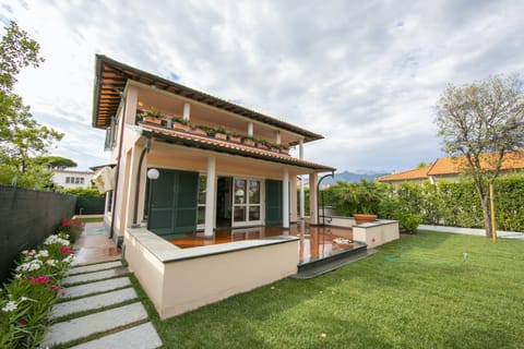 Ode to Tuscany Apartment in Forte dei Marmi