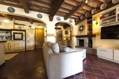 Sun-Kissed Days Apartment in Camaiore