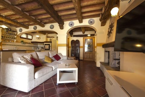 Sun-Kissed Days Apartment in Camaiore