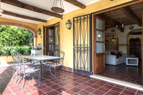 Sun-Kissed Days Apartment in Camaiore