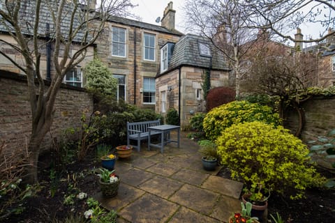 Secession Townhouse in Edinburgh