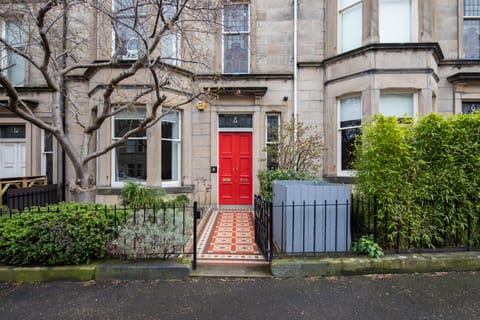 Secession Townhouse in Edinburgh