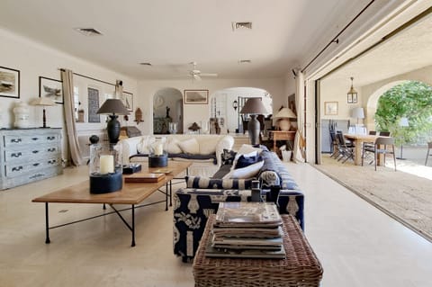 Chic & Simplified Apartment in Grimaud