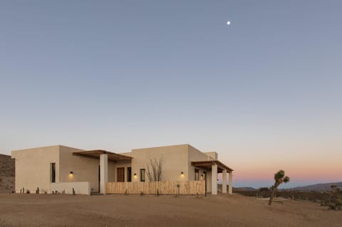 Sunlight on the Sand Villa in Joshua Tree