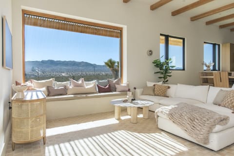 Sunlight on the Sand Villa in Joshua Tree