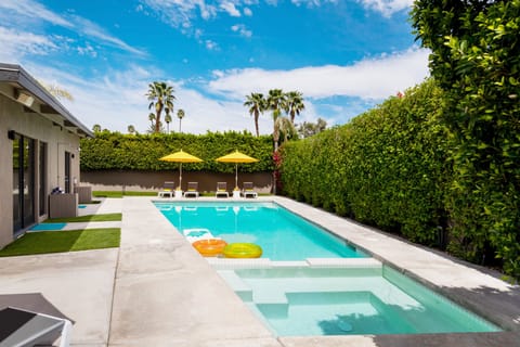 Charm & Art Villa in Palm Springs