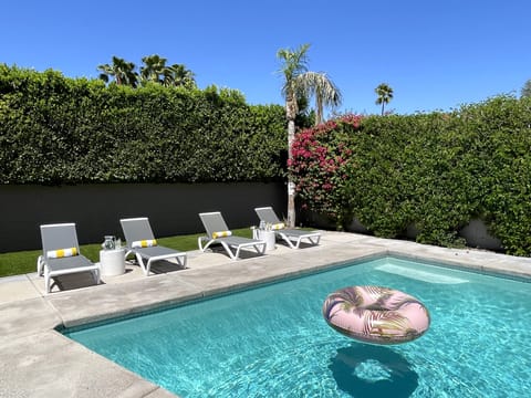 Charm & Art Villa in Palm Springs