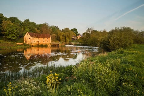 Hammoon Manor Cabin in North Dorset District