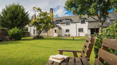 Earth & Fire Cabin in Teignbridge