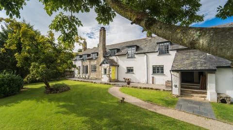 Earth & Fire Cabin in Teignbridge