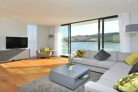 Flow & Meander House in Plymouth