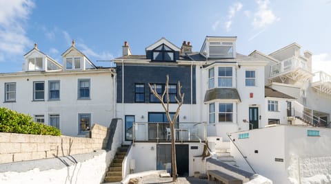 A Sea Of Calm House in Saint Ives