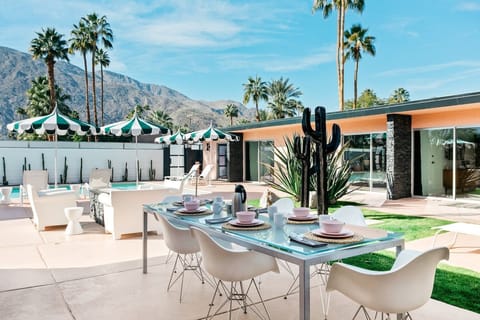 Tropical Leaves House in Palm Springs