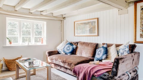 Raindrops On Roses Cabin in Uttlesford