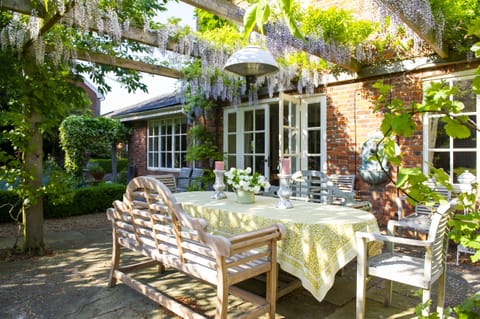Under The Pergola House in Babergh District
