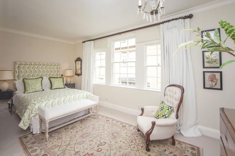 Classic Stone Townhouse in Bath