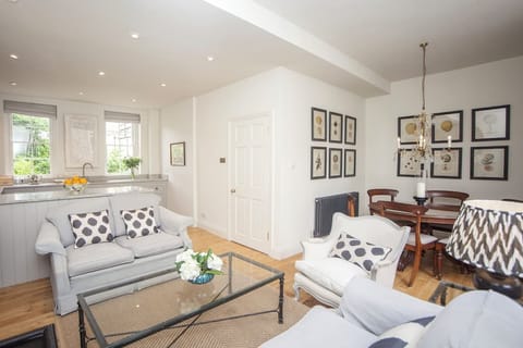 Classic Stone Townhouse in Bath