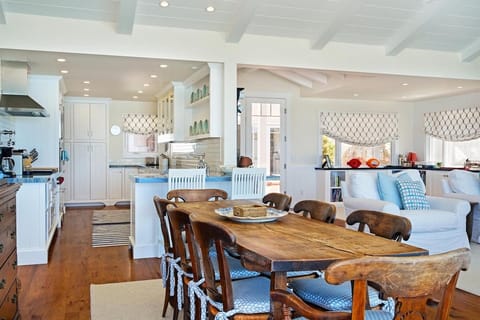 Pearly Whites House in La Jolla Shores