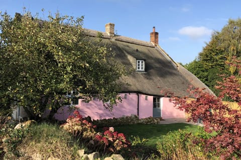 Strawberry Choux Bun Cabin in Taunton Deane